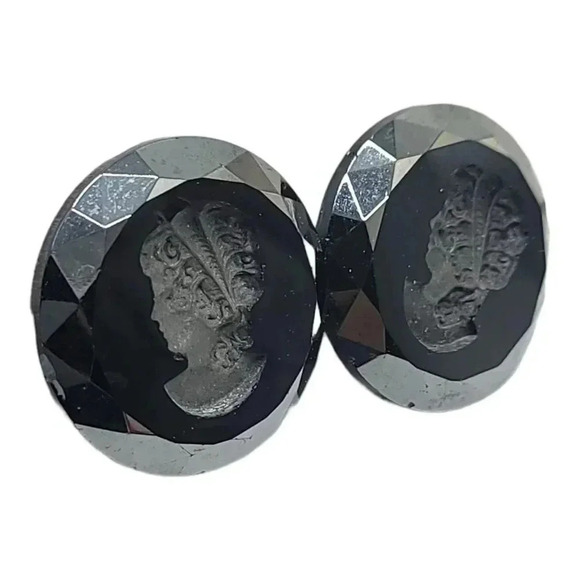Intaglio Cameo Reverse Carved Black Glass Clip On Earrings Vintage 1.5" x 1.5" - Picture 2 of 5